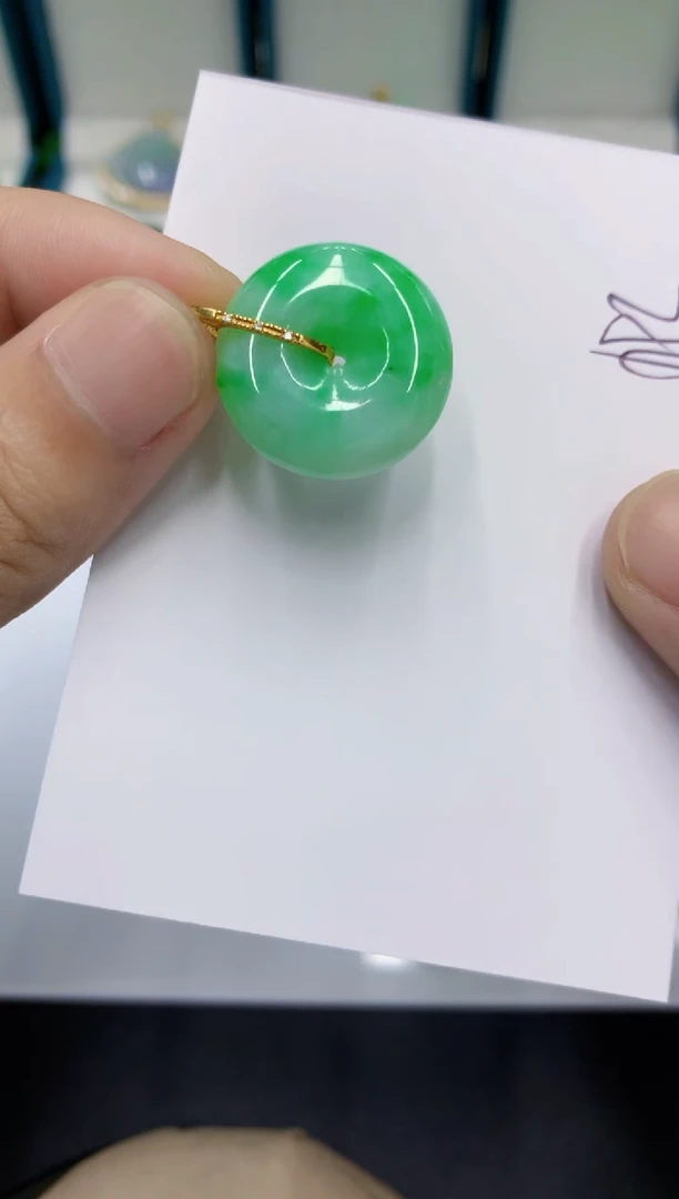 颈饰18K金镶嵌翡翠娟*翡翠