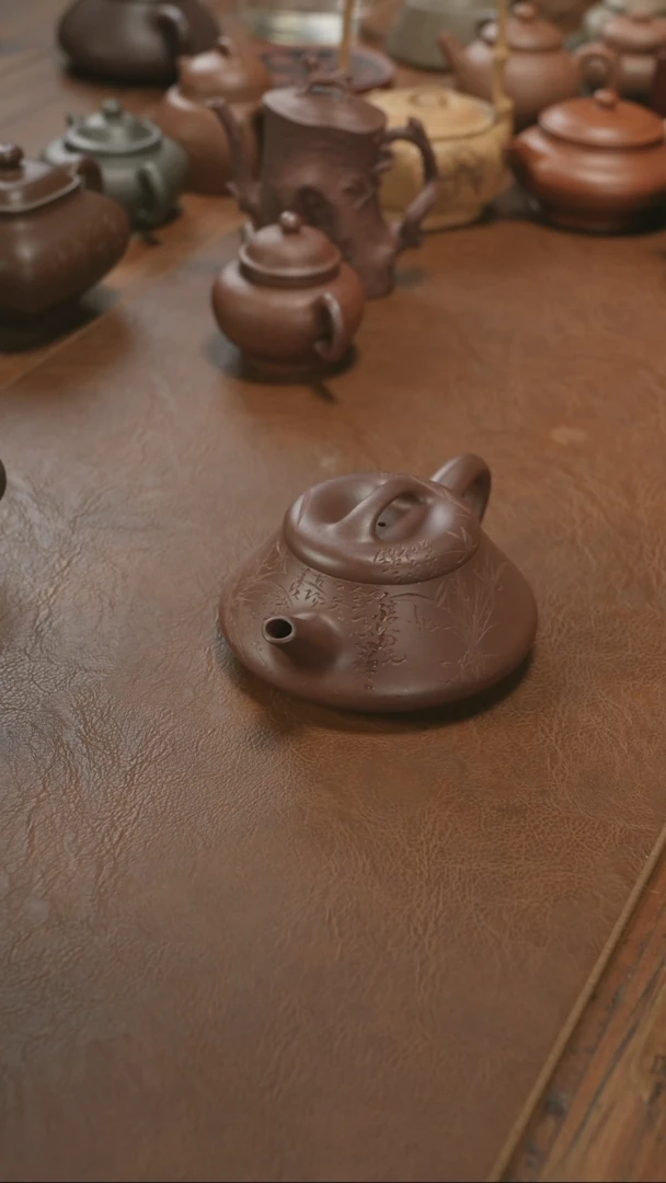 【闪购商品】紫砂茶壶李小龙影瓢黄松刻绘