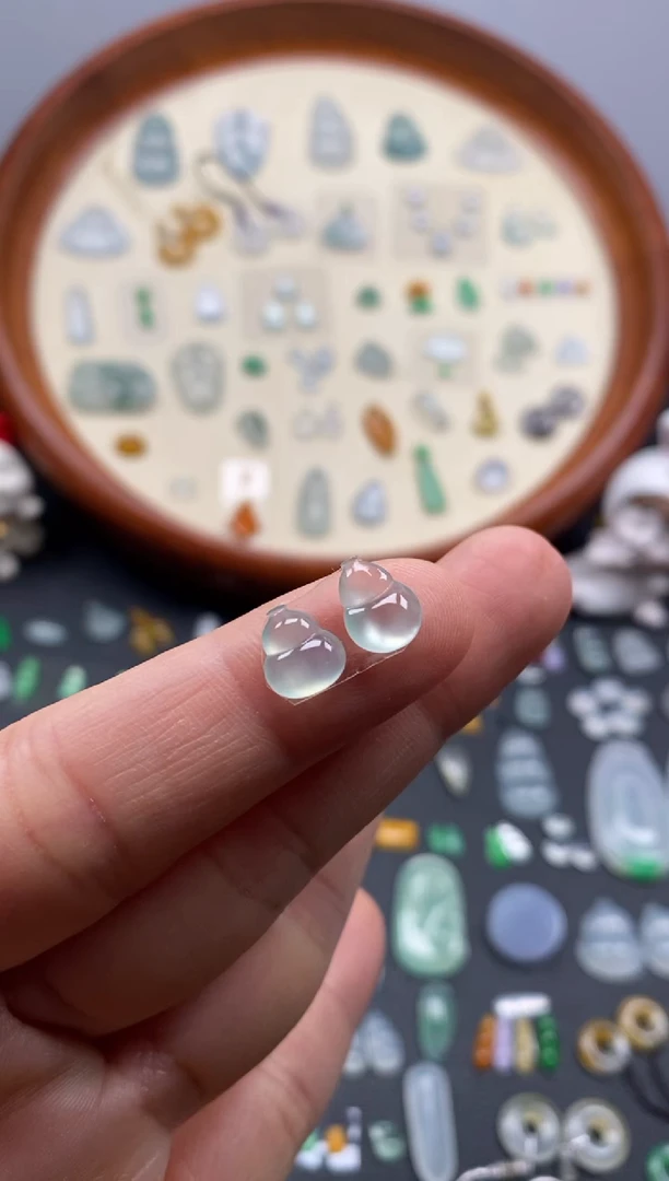 颈饰未镶嵌翡翠冰葫芦1对/芬