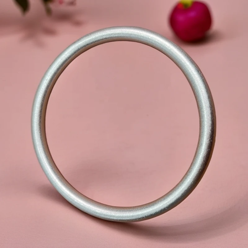 YZ057 古法素圈银色精品手镯无礼盒