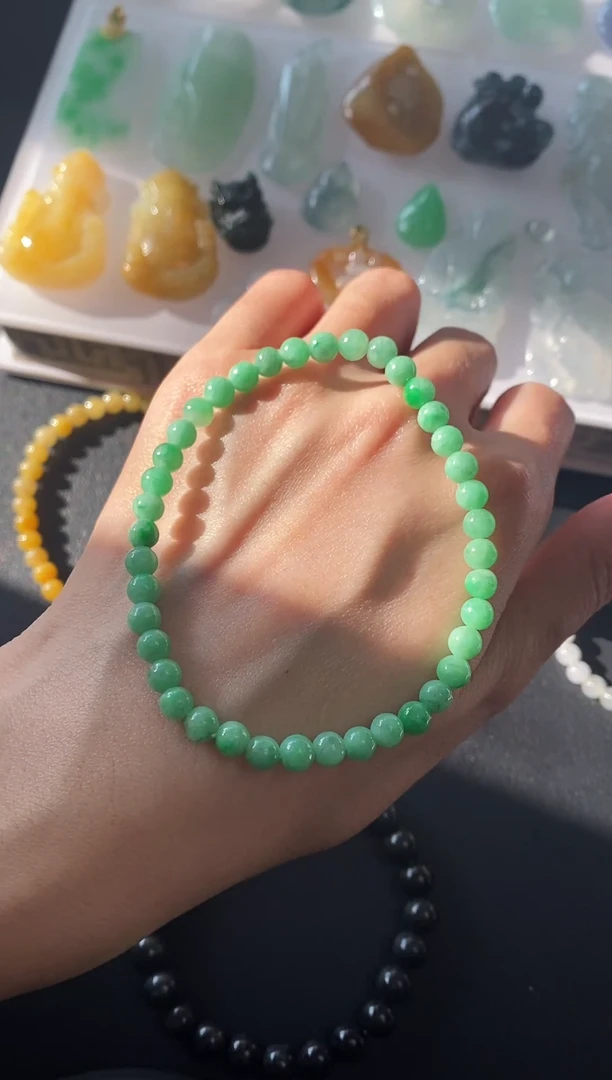 颈饰未镶嵌翡翠手串