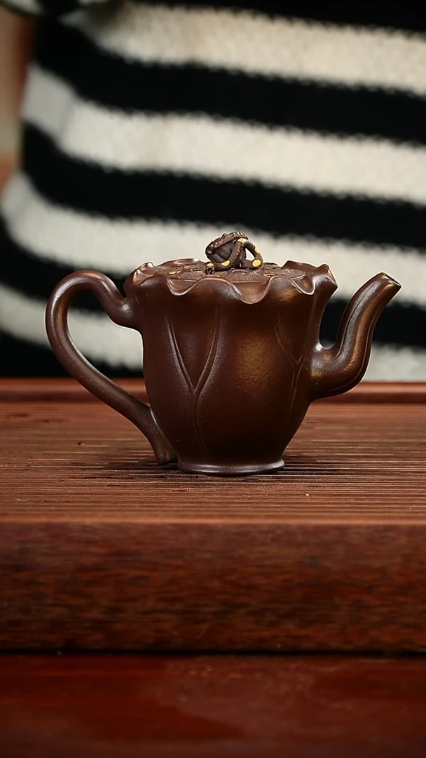 茶壶紫砂紫茄泥莲子宫灯壶220cc左右