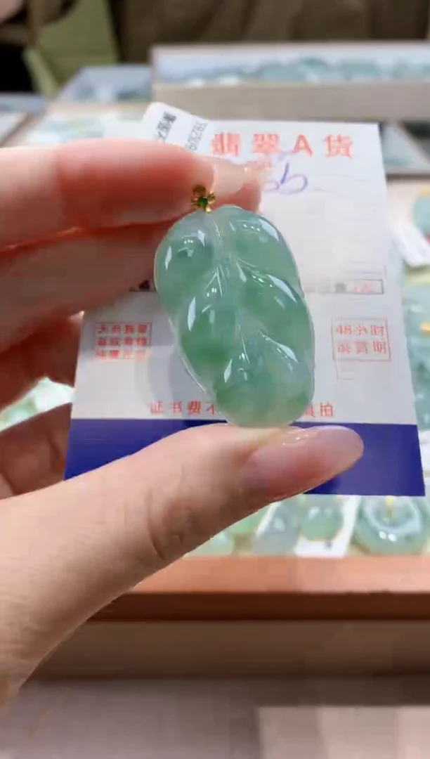 颈饰18K金镶嵌翡翠 天然缅甸a货翡翠