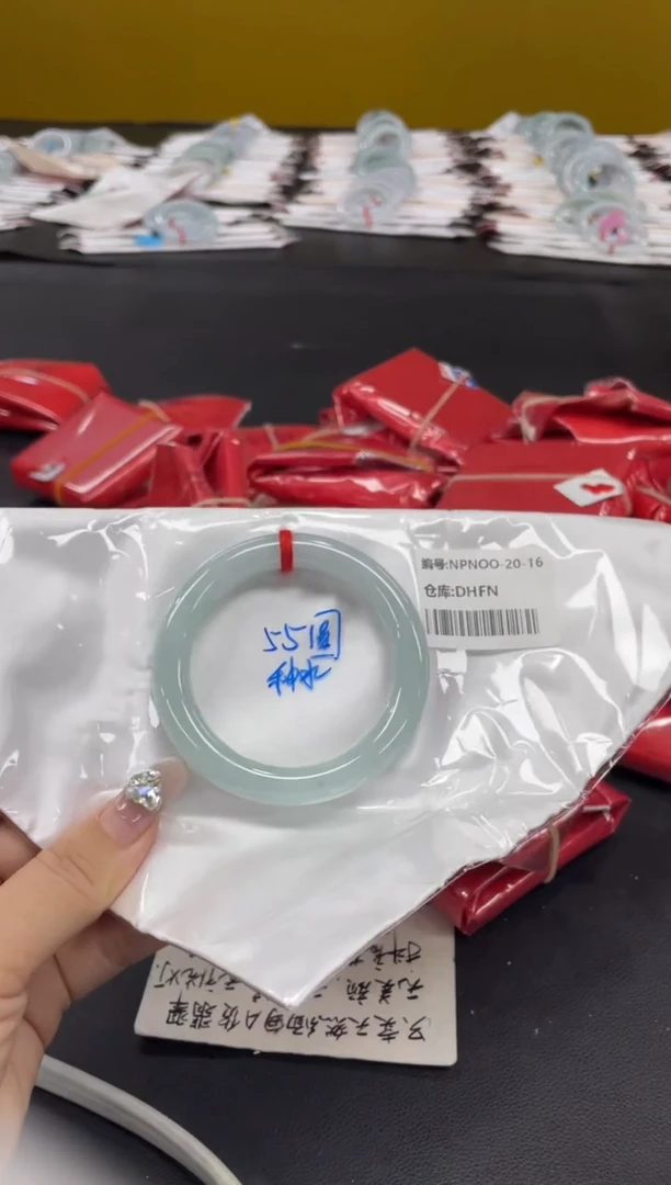 未镶嵌手镯翡翠翡翠手镯