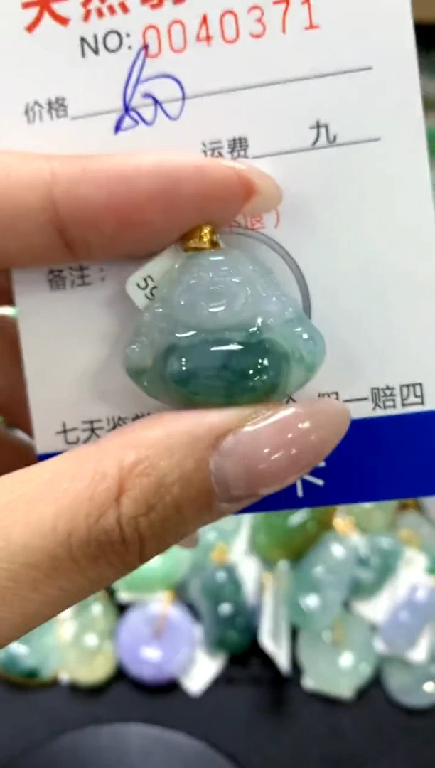 翡翠18K金镶嵌颈饰1111111111111111