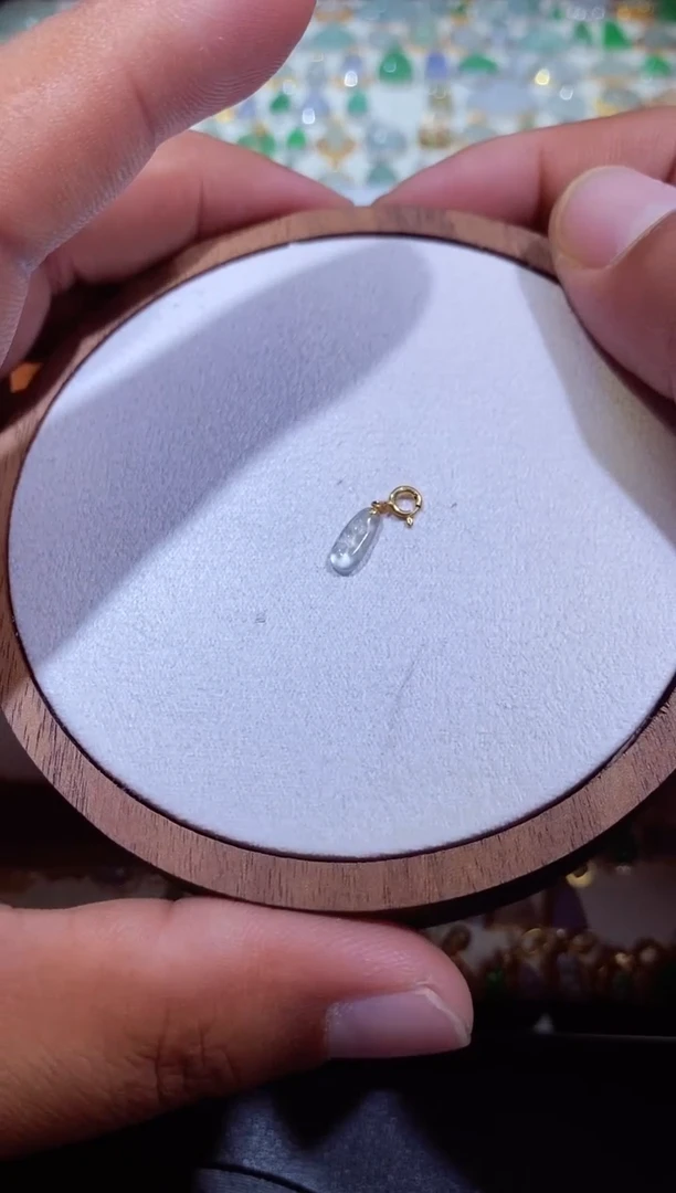 颈饰18K金镶嵌翡翠11111