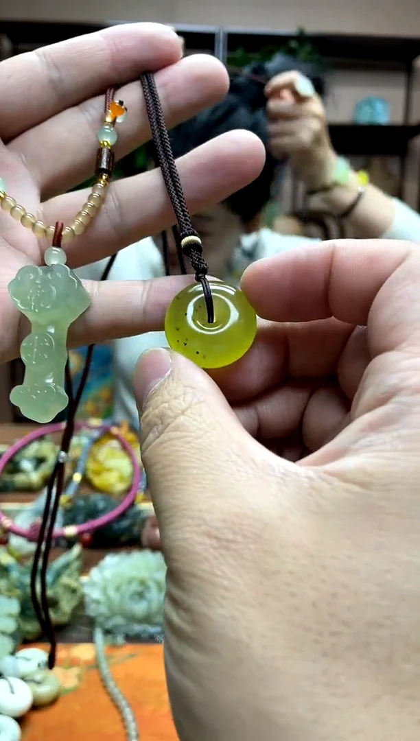 未镶嵌岫玉吊坠·