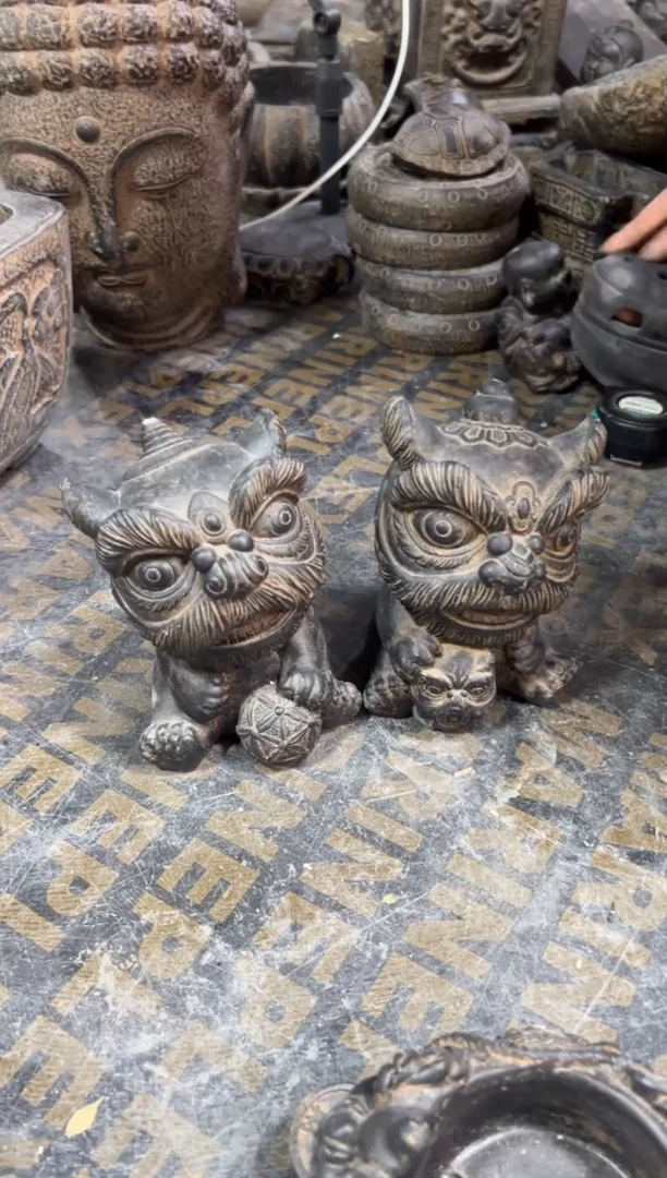 陶土瑞气盈门醒狮一对