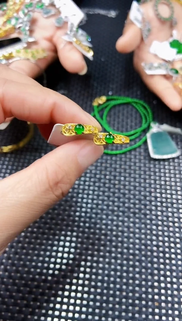 翡翠未镶嵌耳饰1111111111
