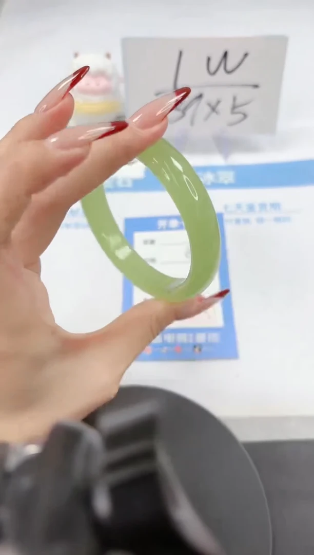 【闪购商品】石英质玉手镯未镶嵌A235-60.8-61