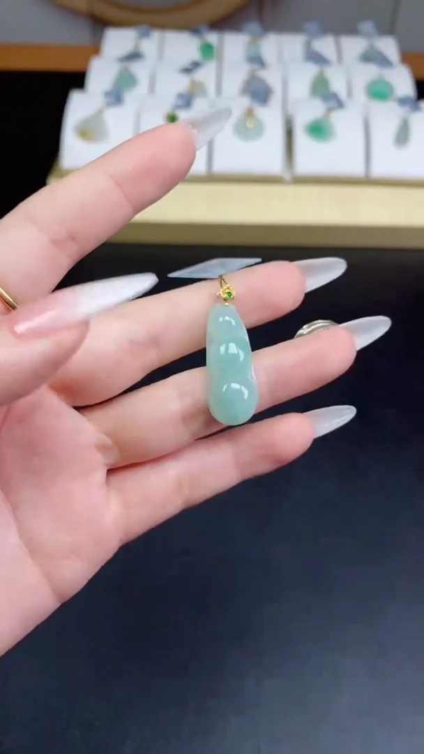 【闪购商品】翡翠挂件18K金镶嵌豆子多人@@CMT1453-1