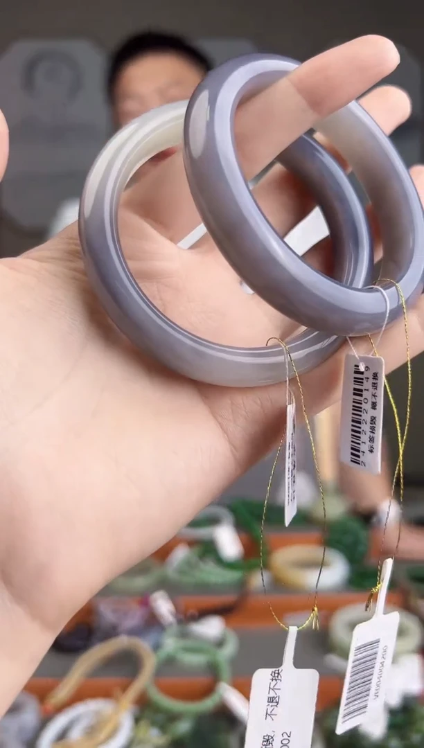 和田玉手镯未镶嵌多样性发货 拍一单发一个52-64