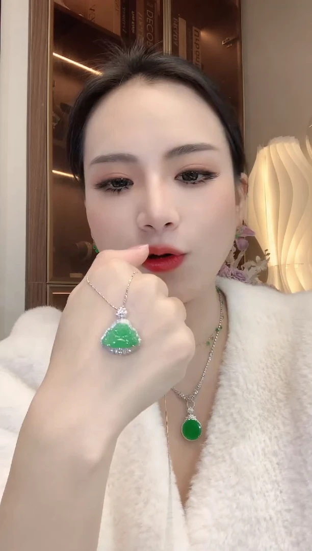 【闪购商品】翡翠吊坠(不含链)18K金镶嵌A16