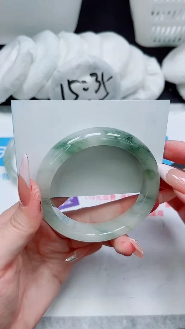 【闪购商品】石英质玉手镯未镶嵌175