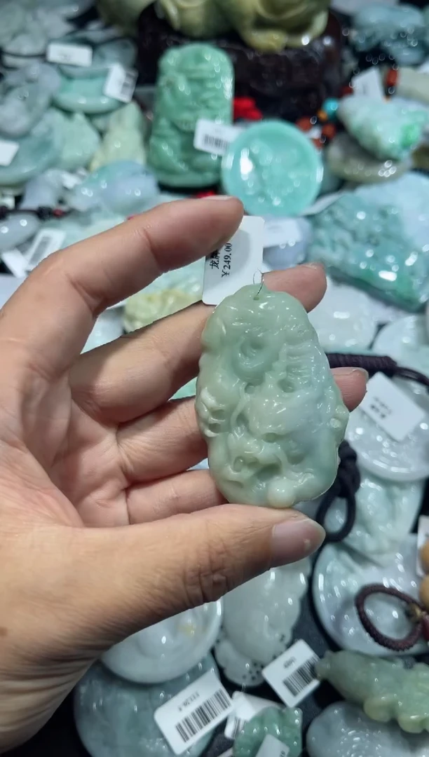 【闪购商品】翡翠颈饰未镶嵌00012564