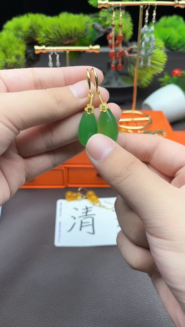 石英质玉（非洲翠）银S925镶嵌耳饰绿水滴