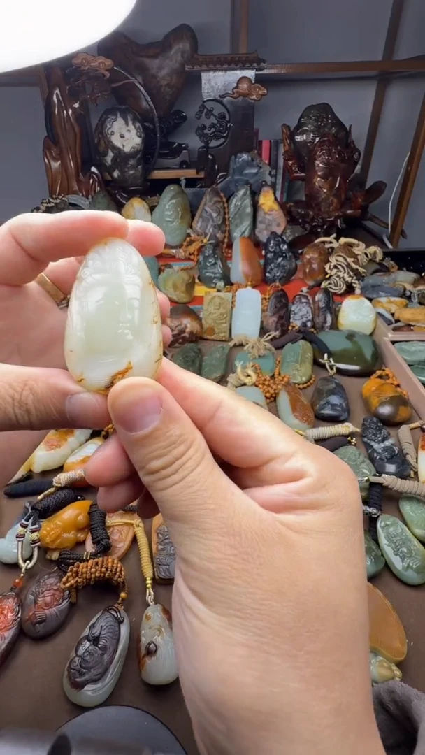 未镶嵌和田玉挂件和田玉观音