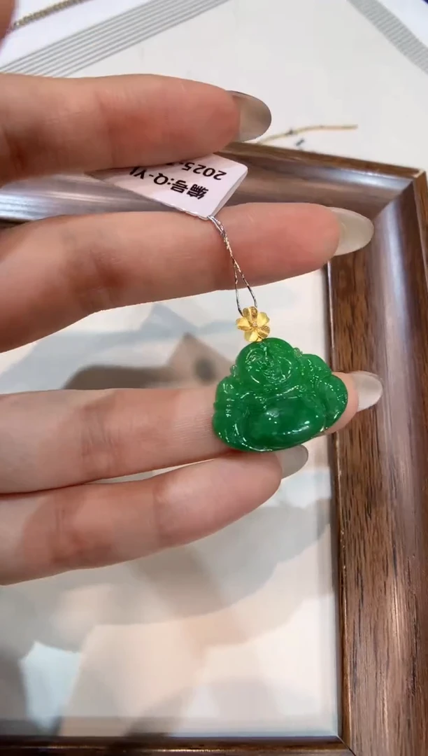 颈饰18K金镶嵌翡翠佛公