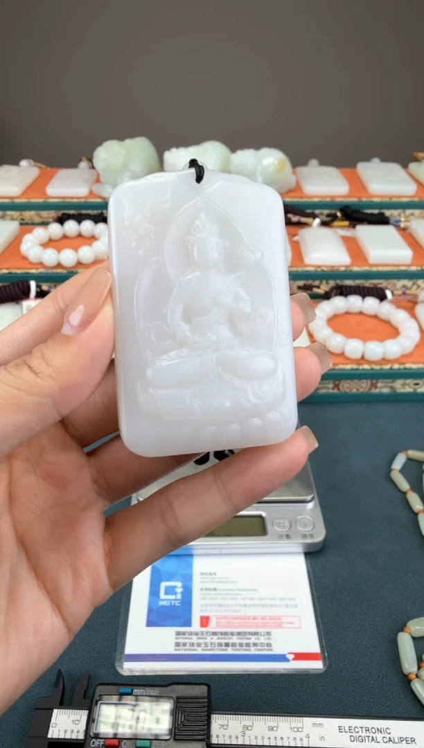 颈饰未镶嵌和田玉1