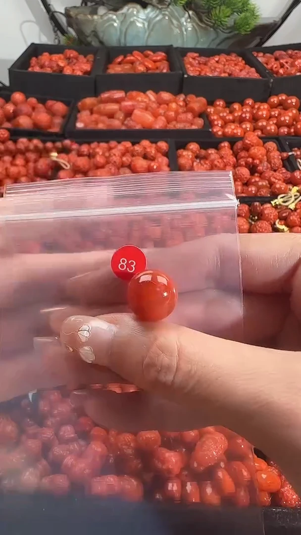 颈饰未镶嵌南红玛瑙1