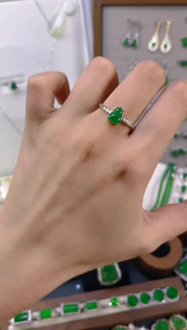 银S925镶嵌戒指翡翠多样性