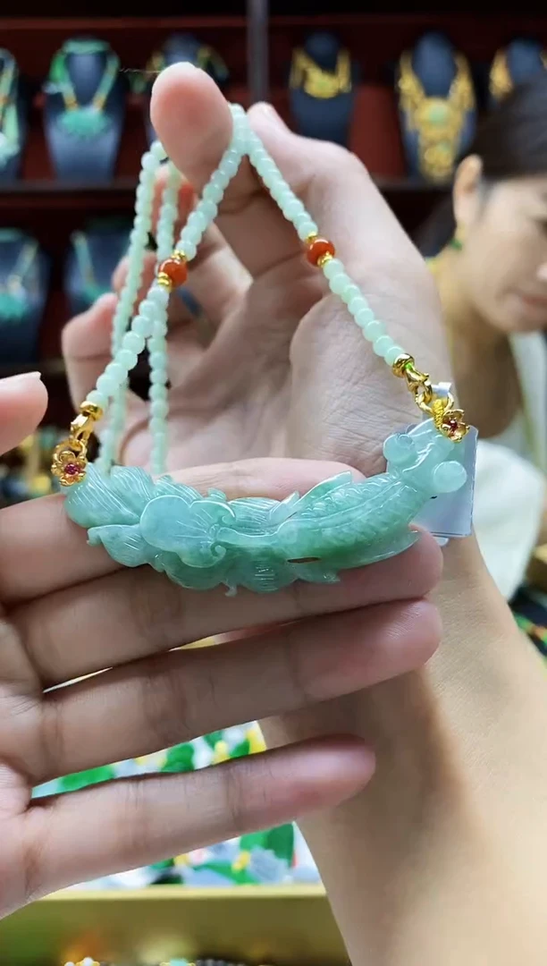颈饰未镶嵌翡翠吊坠