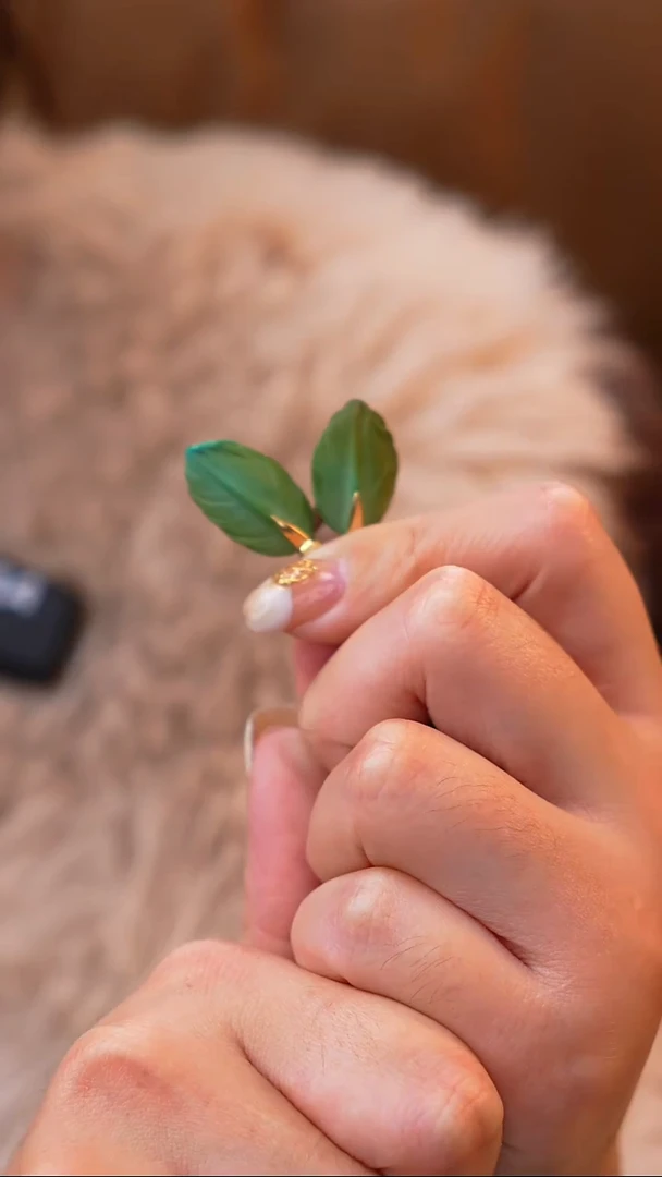 18K金镶嵌绿松石雕刻件刘***?羽毛