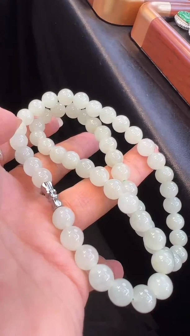 颈饰未镶嵌和田玉珠链