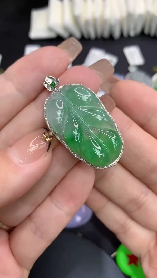 吊坠(不含链)18K金镶嵌翡翠1111