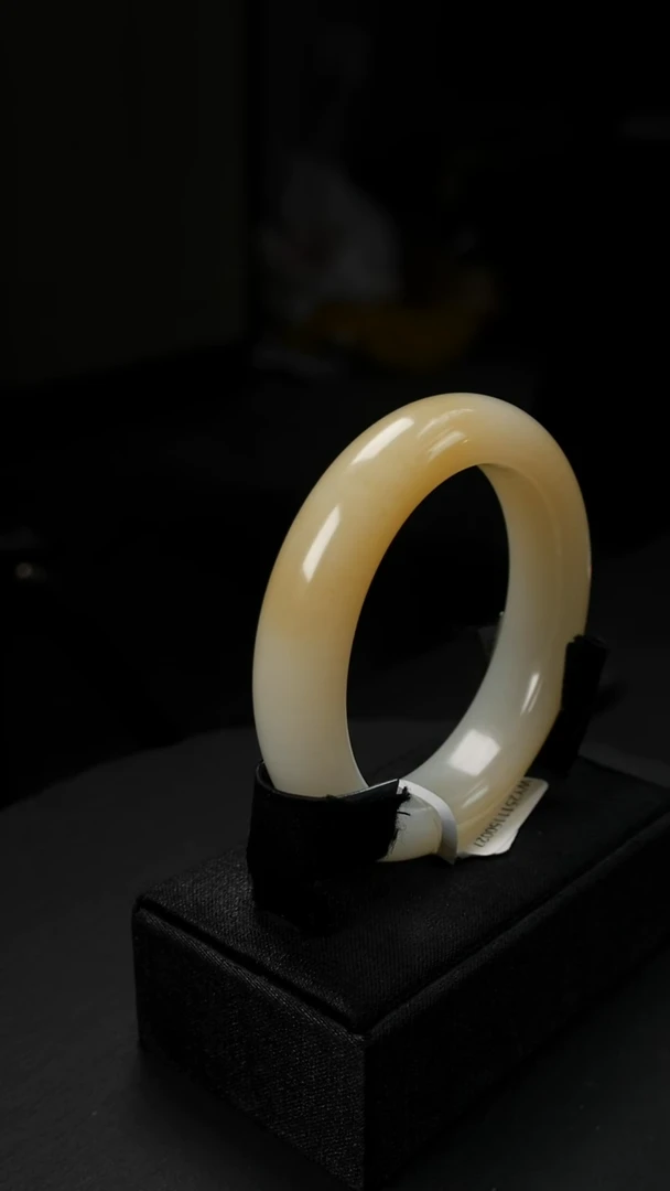 未镶嵌手镯和田玉白玉且末料糖白手镯54.8圈