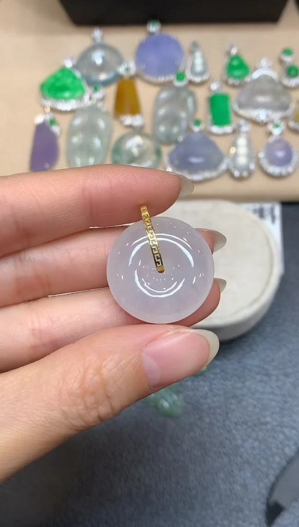 颈饰18K金镶嵌翡翠平安扣【无服务费