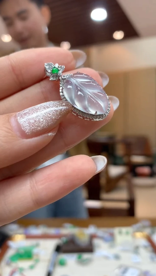 吊坠(不含链)18K金镶嵌翡翠叶子