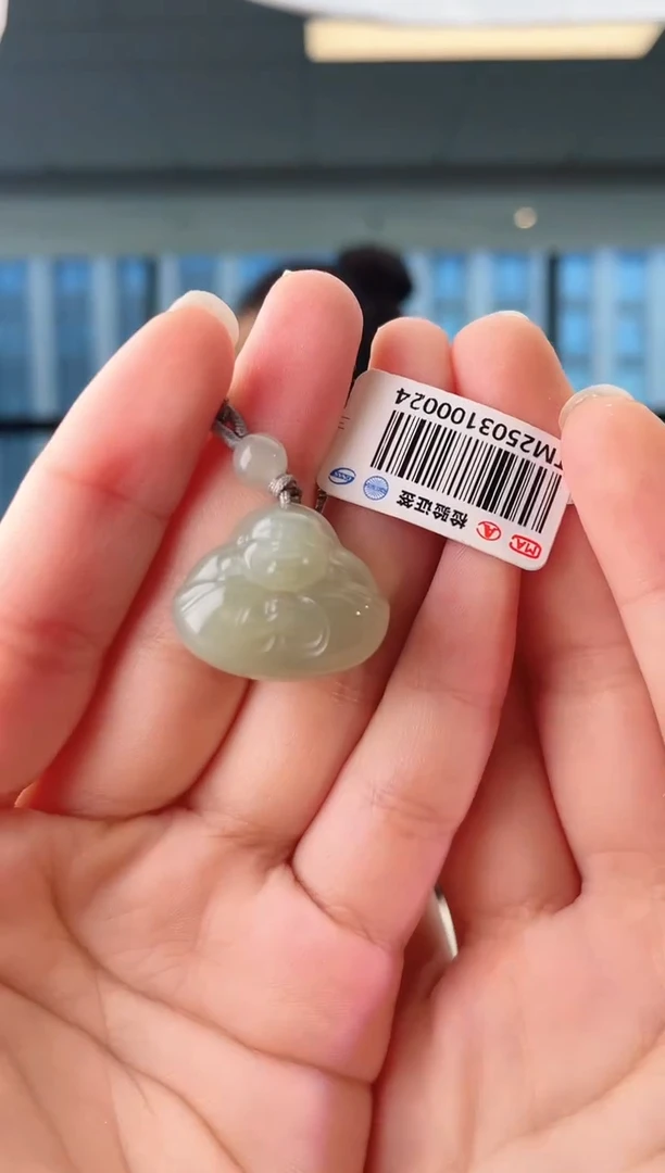 颈饰未镶嵌和田玉抱抱佛 多样性发其一