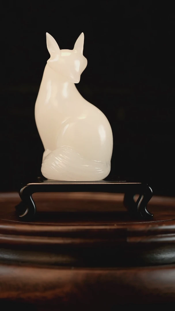 云南石荔枝白雕刻：灵狐