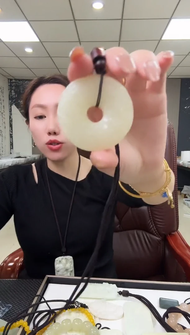 吊坠(不含链)未镶嵌透闪石质玉青黄口平安扣