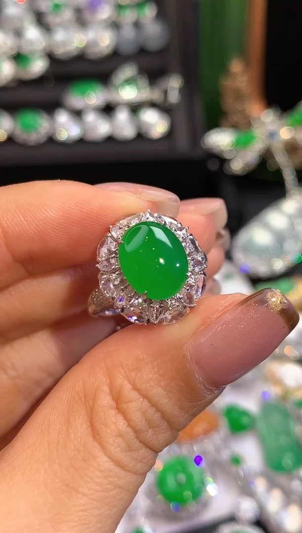 18K金镶嵌戒指翡翠翡翠