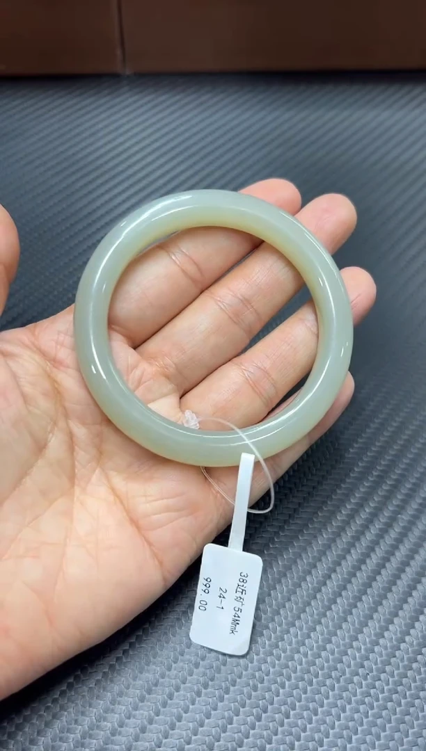 未镶嵌手镯和田玉对****貌且末微色差近矿54