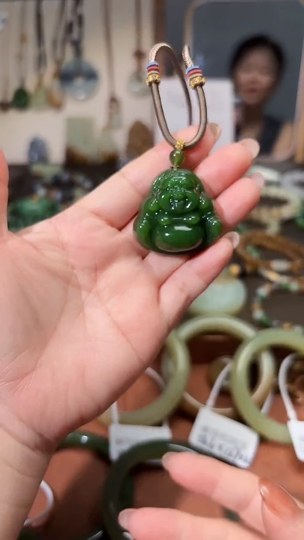 颈饰未镶嵌和田玉（碧玉）1