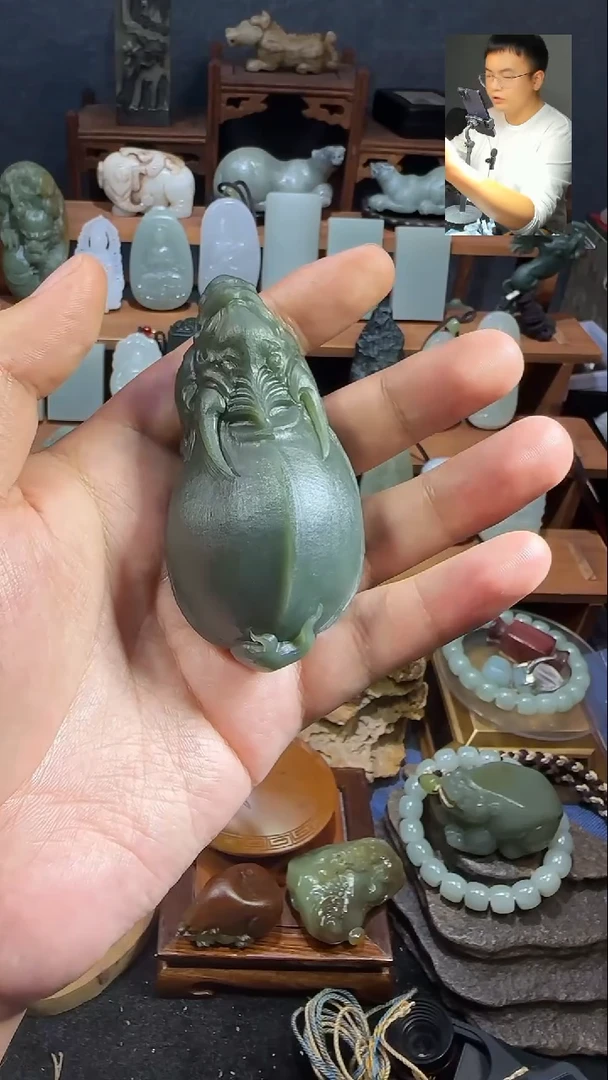 颈饰未镶嵌和田玉方*文1