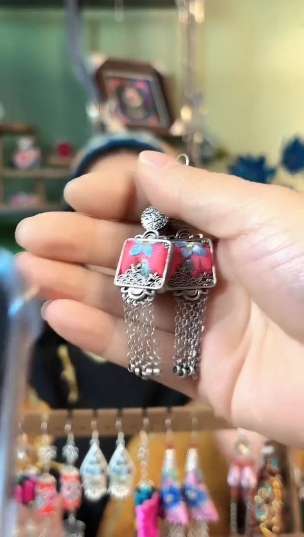 橘*彩云南阁非遗老绣饰品748*