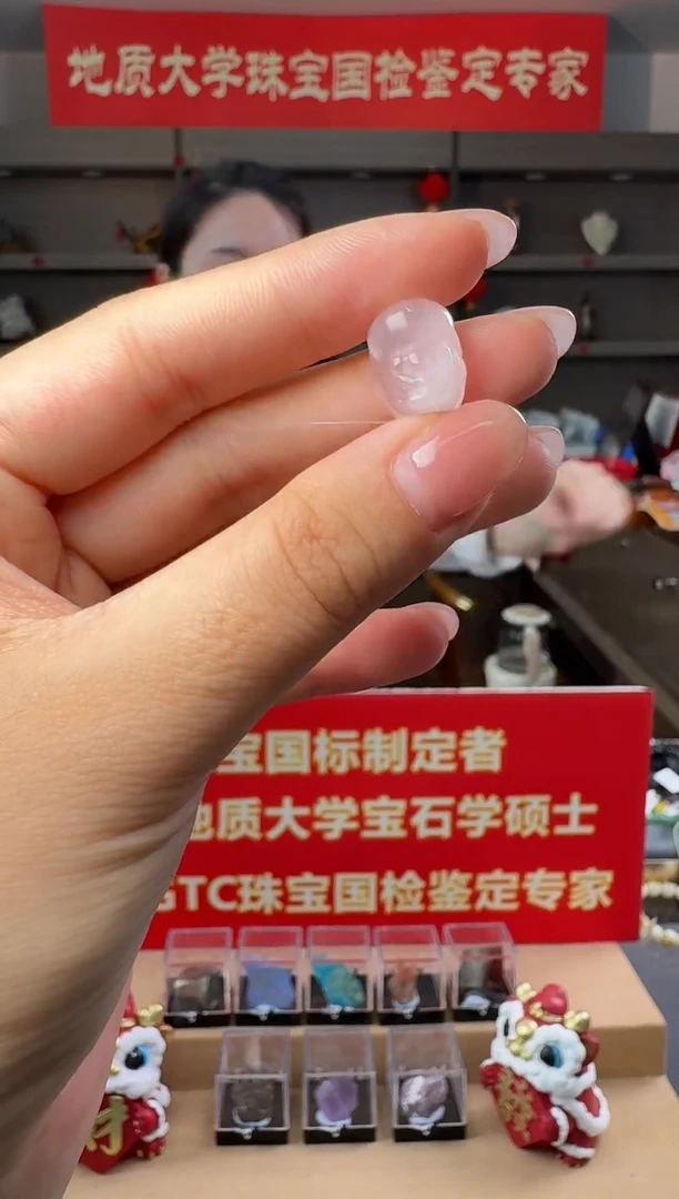 吊坠(不含链)未镶嵌芙蓉石粉水晶貔貅雕刻件