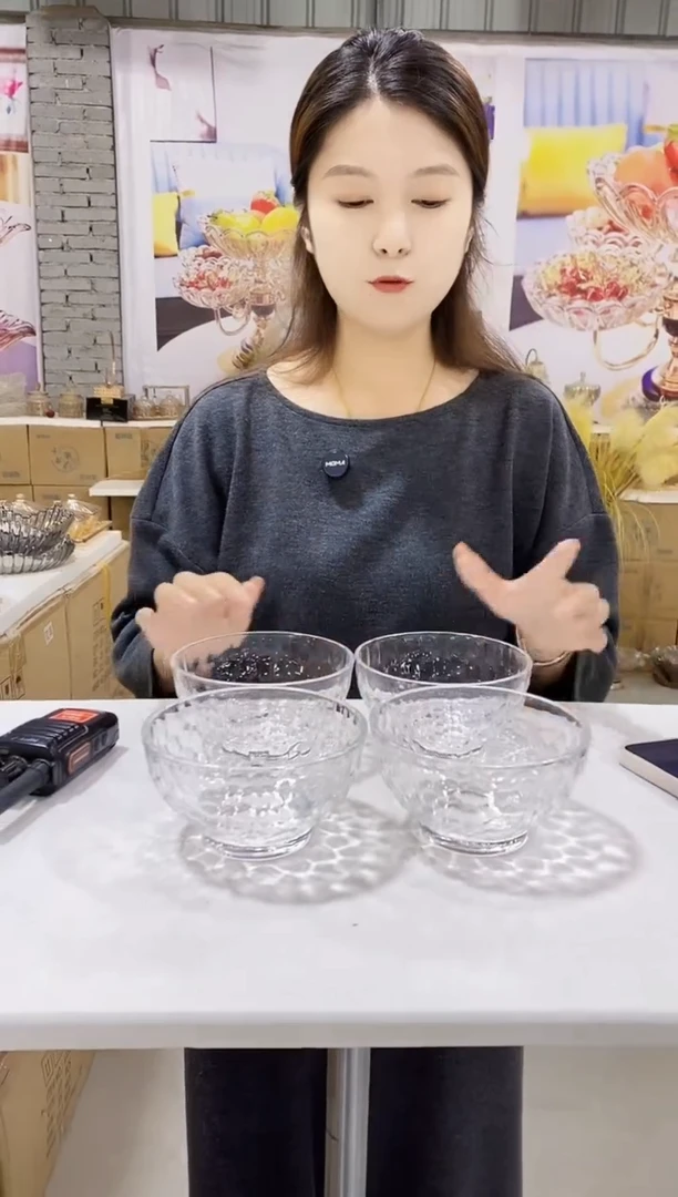 透明玻璃碗四个..