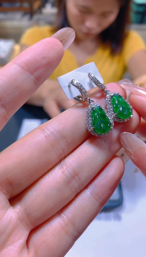 未镶嵌翡翠耳饰多样性发一