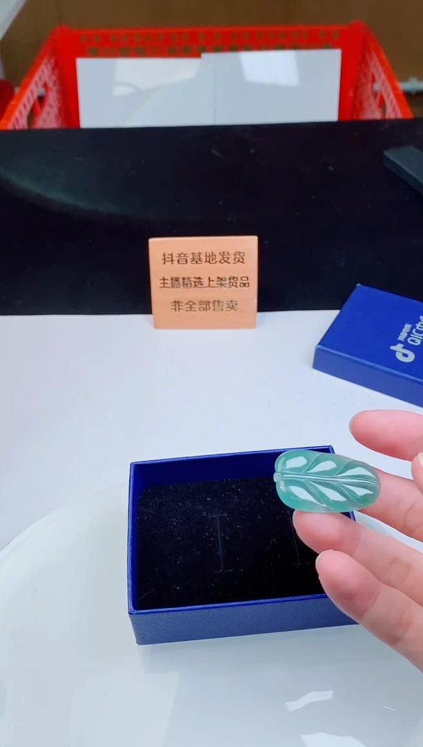 颈饰未镶嵌翡翠   ·