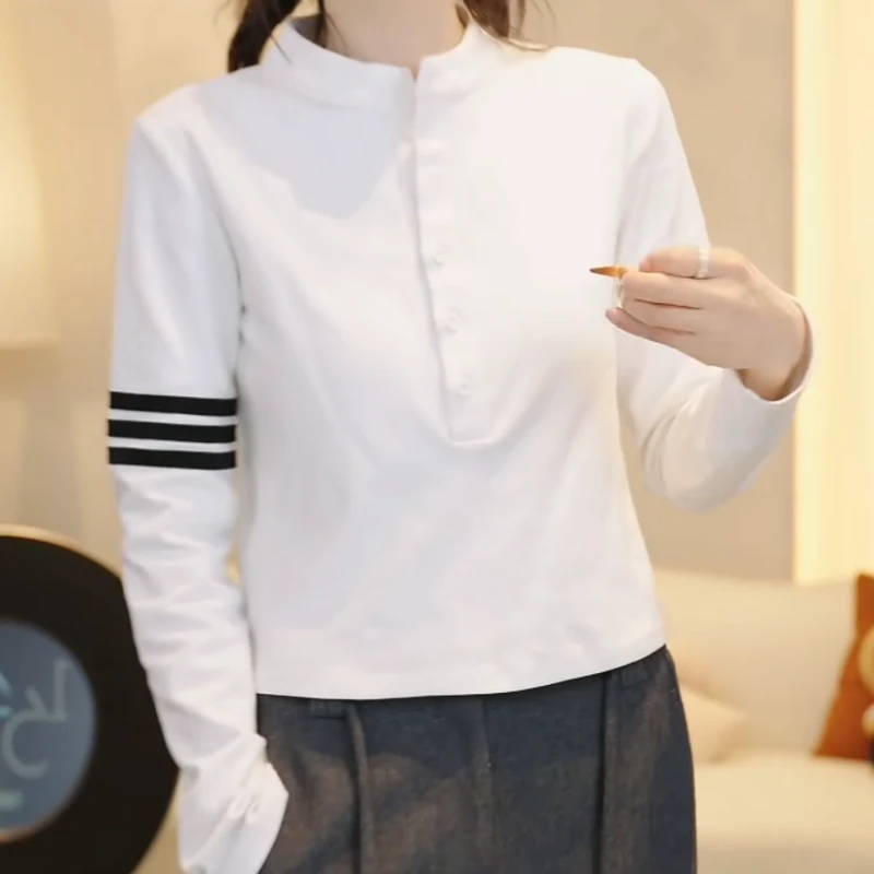 【学院甜妹】设计款针织纽扣三条杠休闲长袖女装T恤LK2506938