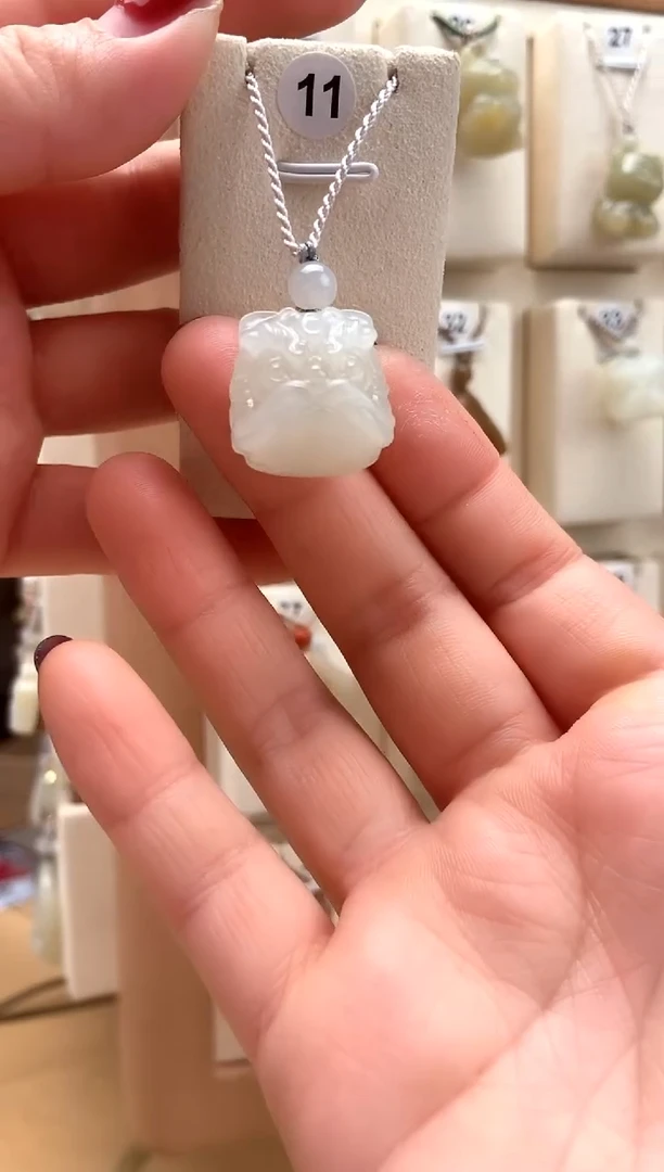 【闪购商品】和田玉颈饰未镶嵌小醒狮吊坠