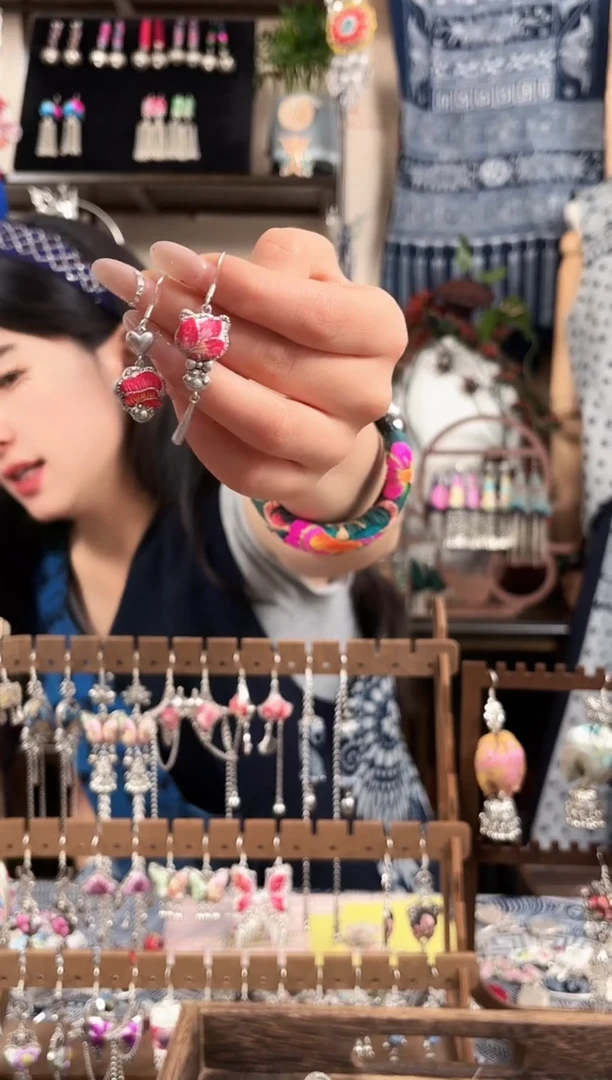 织绣民族风非遗老绣饰品278