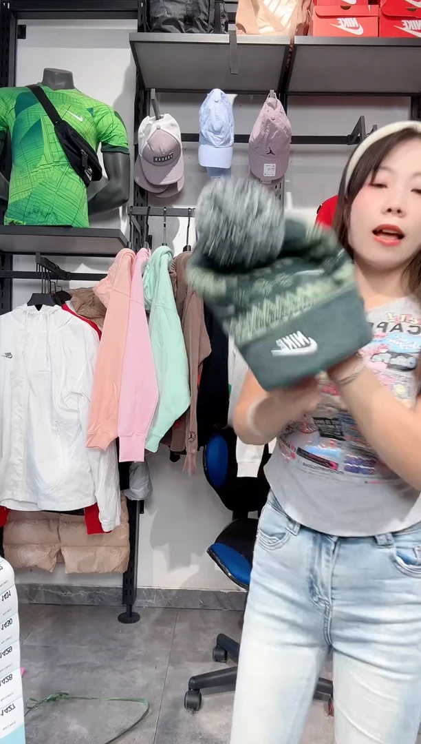 1427   编码 瑕疵款直播间过款为准 尺码 MAOZI