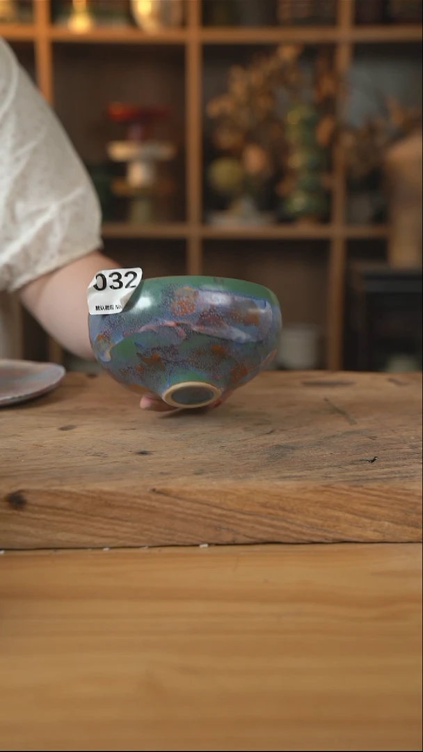 032微微瑕的蓝色点彩系列的5英寸元宝碗