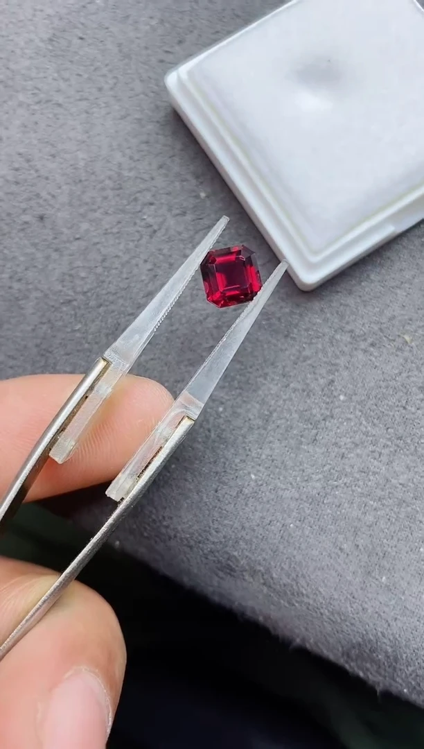 未镶嵌裸石碧玺卢比来2.5ct